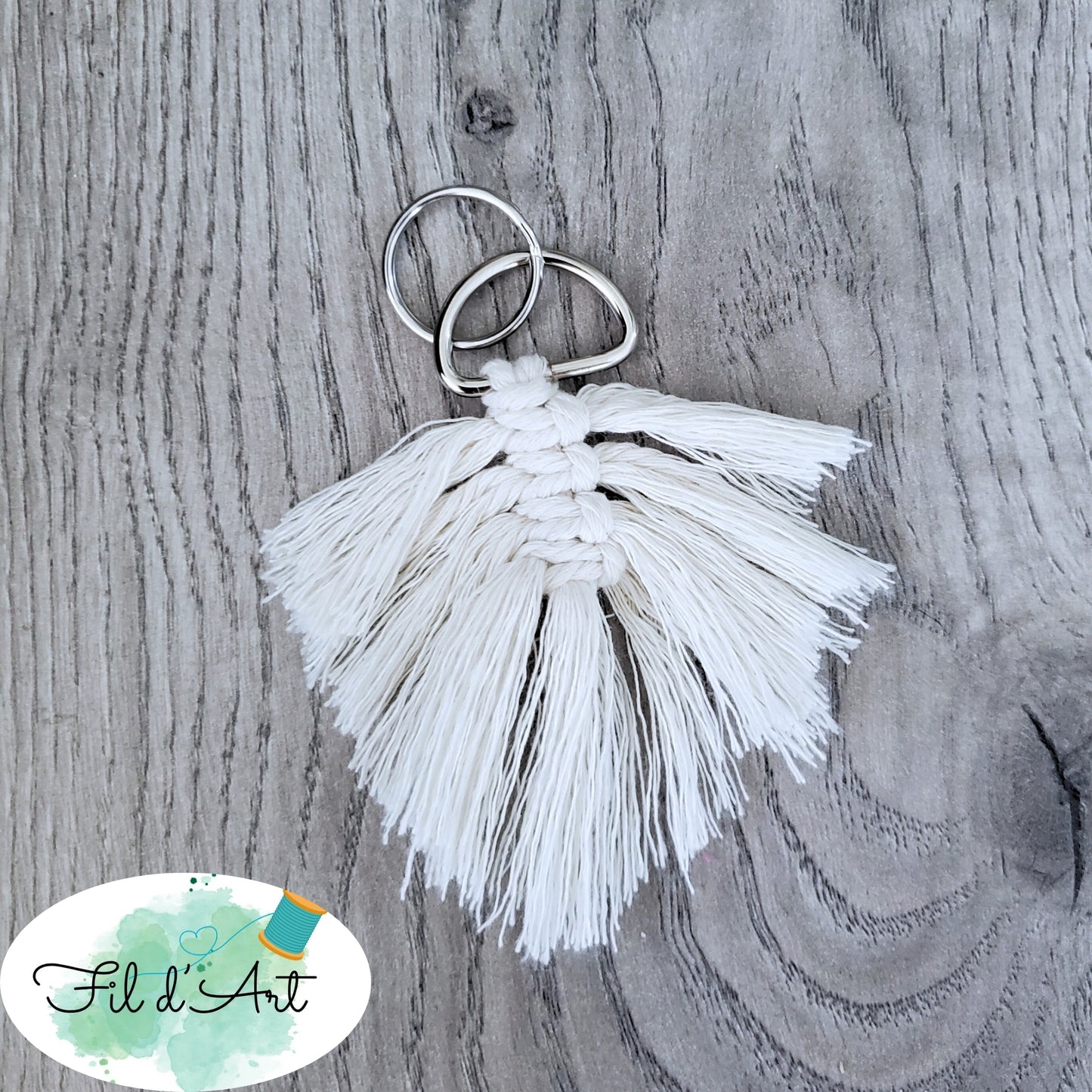 Porte-clés PLUME et diffuseur et macramé BLANC ÉCRU par Alicia Forget de le fil d'art