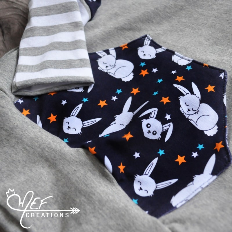 vêtement lapin à capuche, zoom sur poche kangourou motif lapin