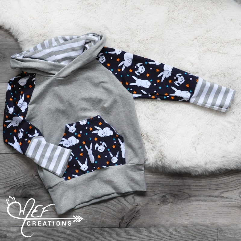 vêtement lapin à capuchon, intéreur capuchon rayé gris et blanc