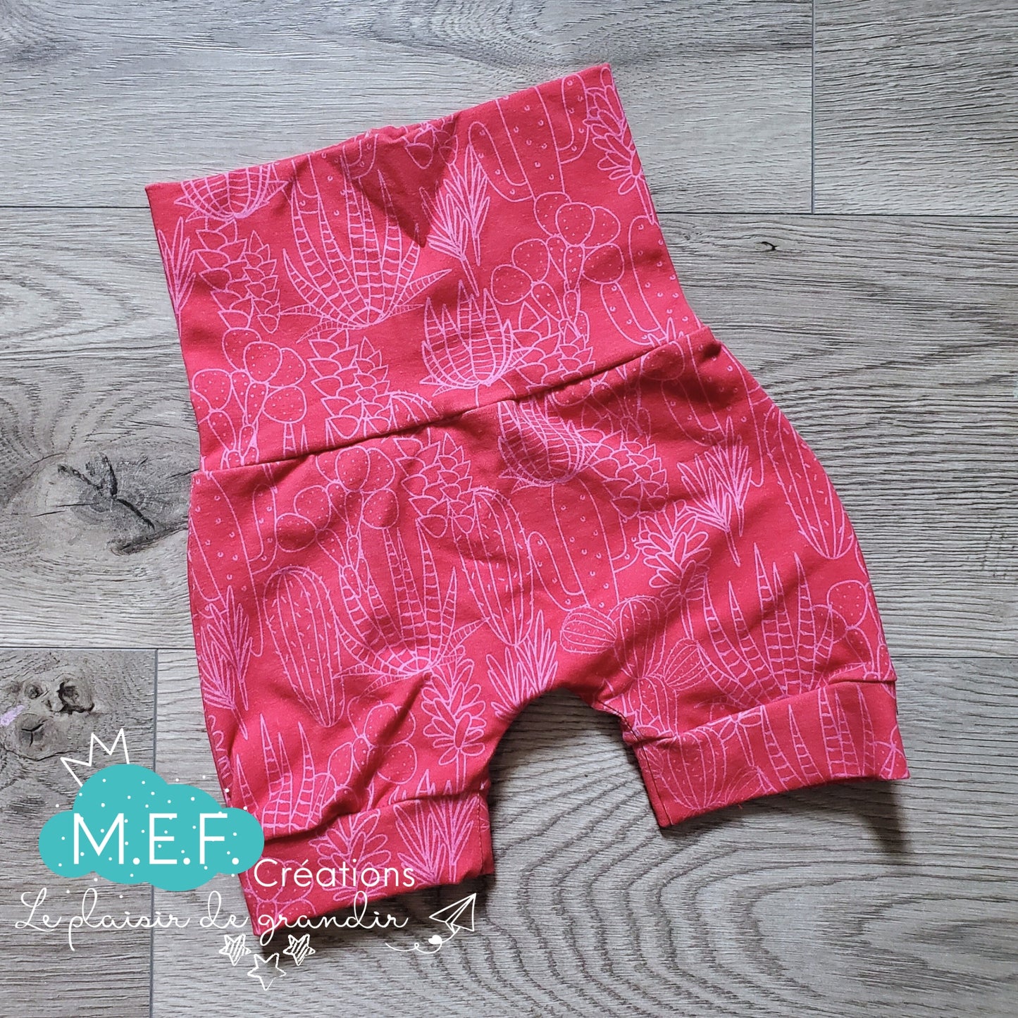 Short bébé évolutif fond rouge et cactus, LIQUIDATION, 3 à 12 mois