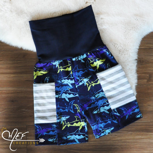 Short évolutif requins, coupe bermuda