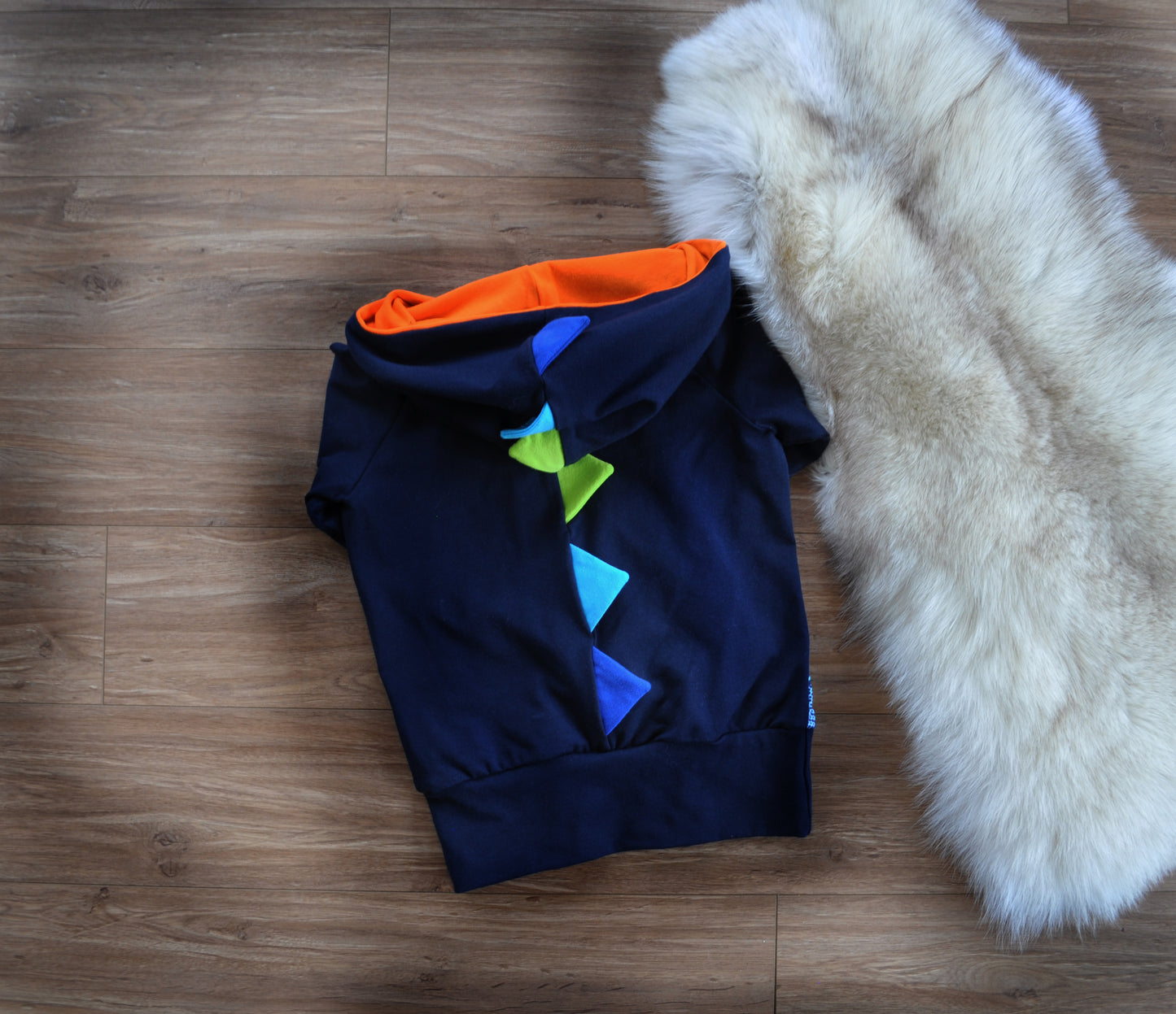 Hoodie ou sweater évolutif avec imprimé soccer multicolore avec piques au dos, ÉTÉ 2021 GARCON