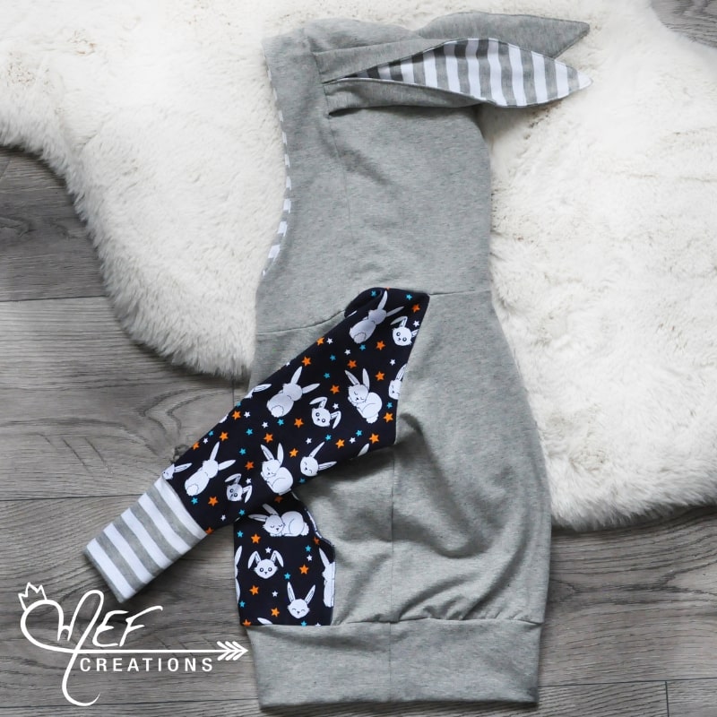 vue de côté du chandail lapin à capuchon