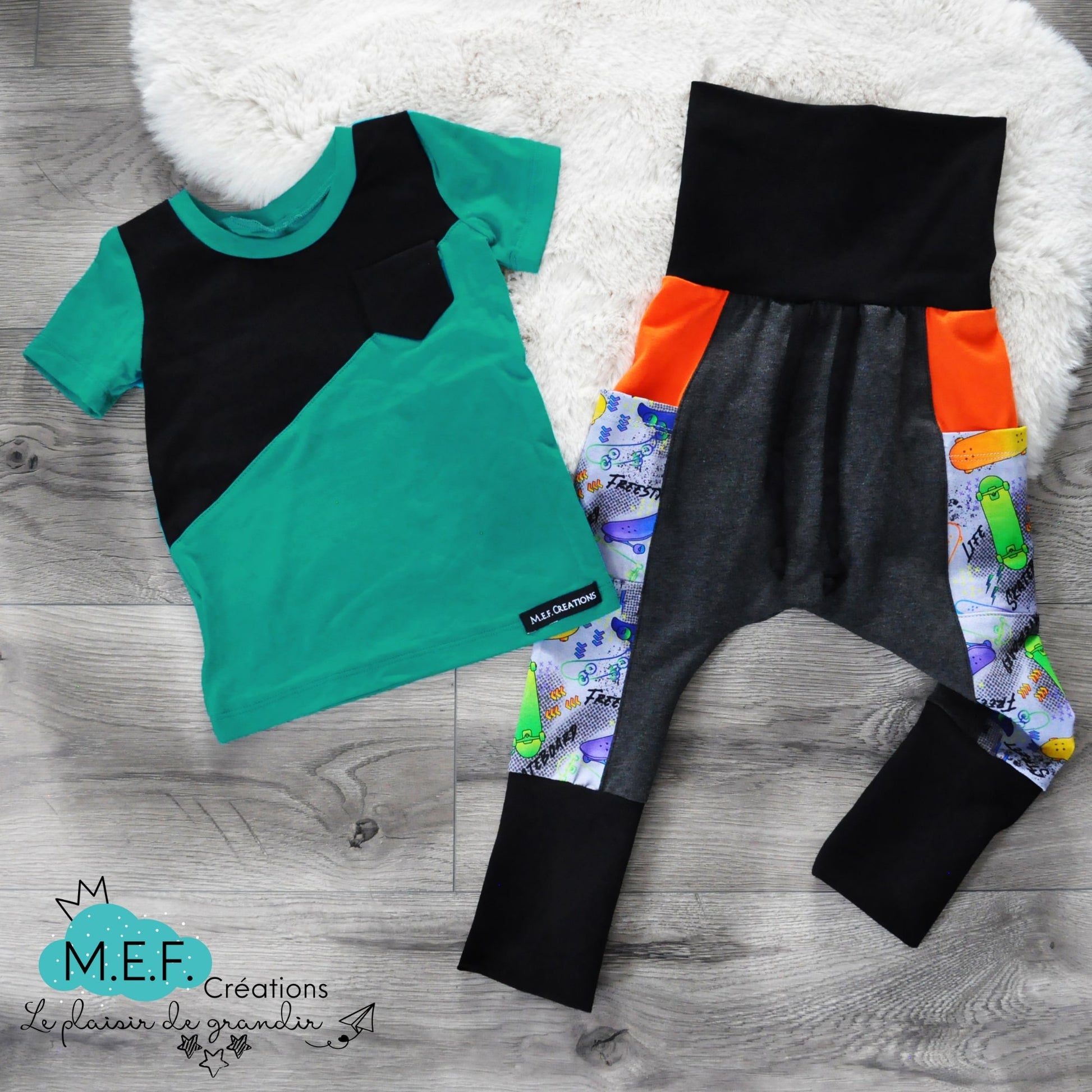 pantalon sarouel motif skate et t-shirt aqua et noir