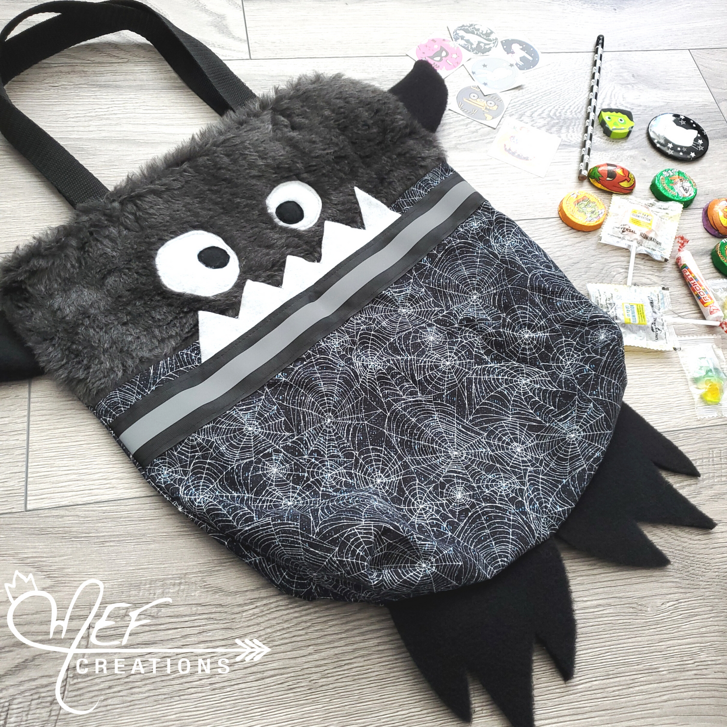 Sac à bonbons halloween, monstre malin motif toile d'araignée