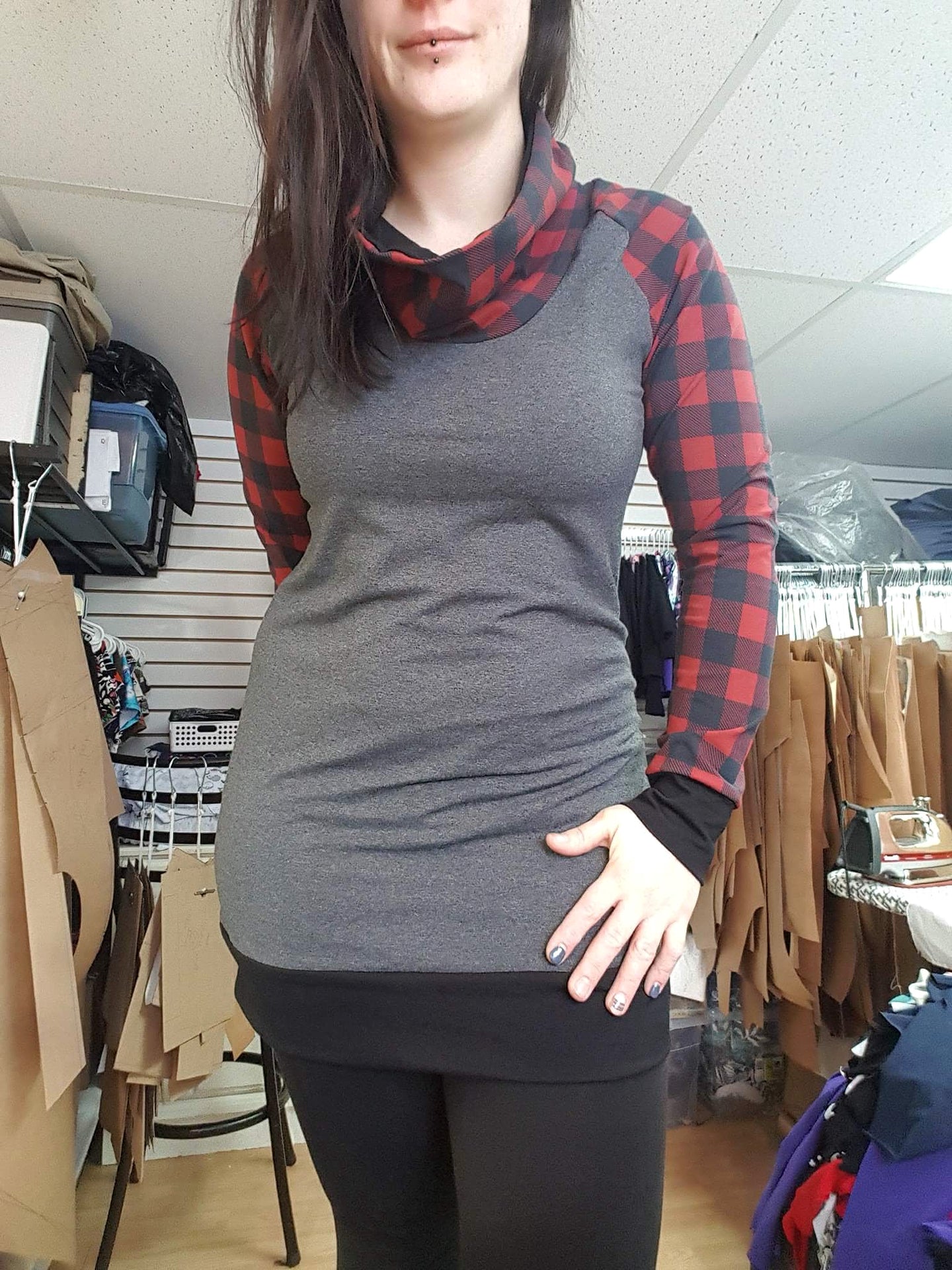 Tunique femme gris anthracite et carreauté