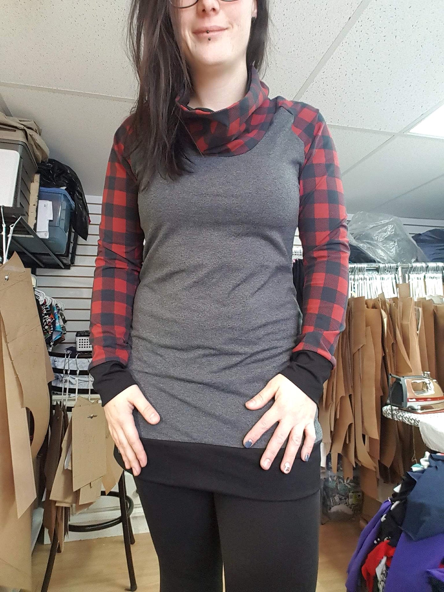 Tunique femme gris anthracite et carreauté