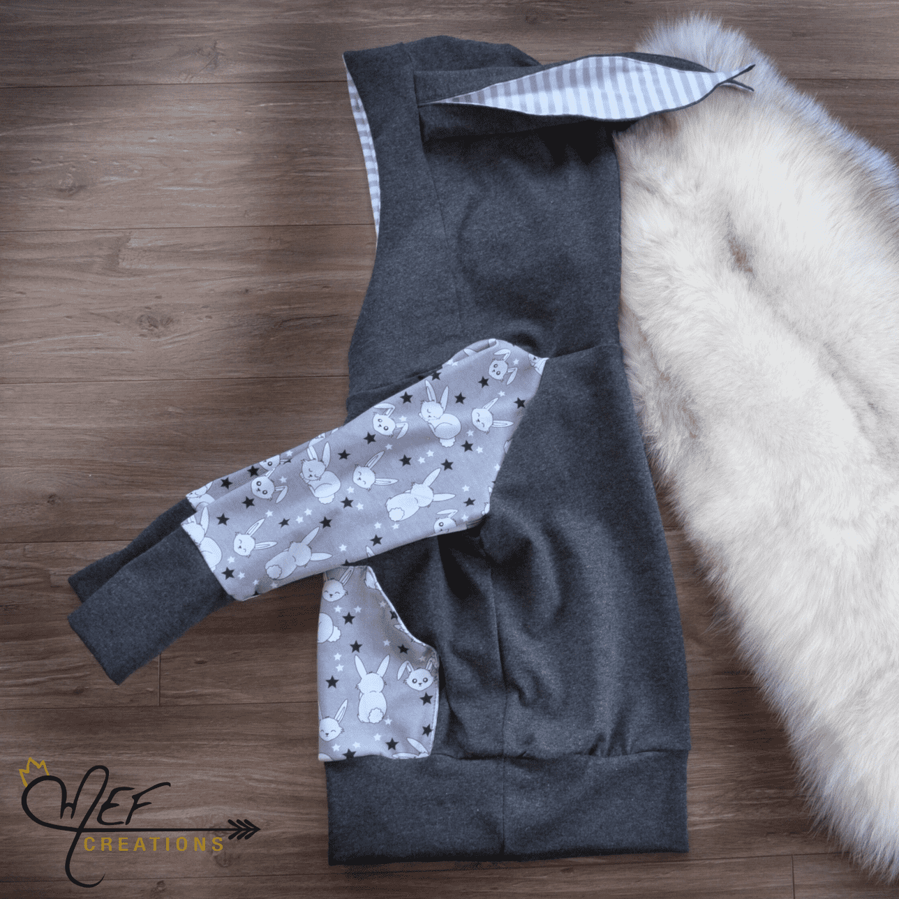 PRÊT-À-PARTIR, 3 à 12 mois, Hoodie lapin évolutif version grise unisexe pour Pâques, MOTIF EXCLUSIF MEF