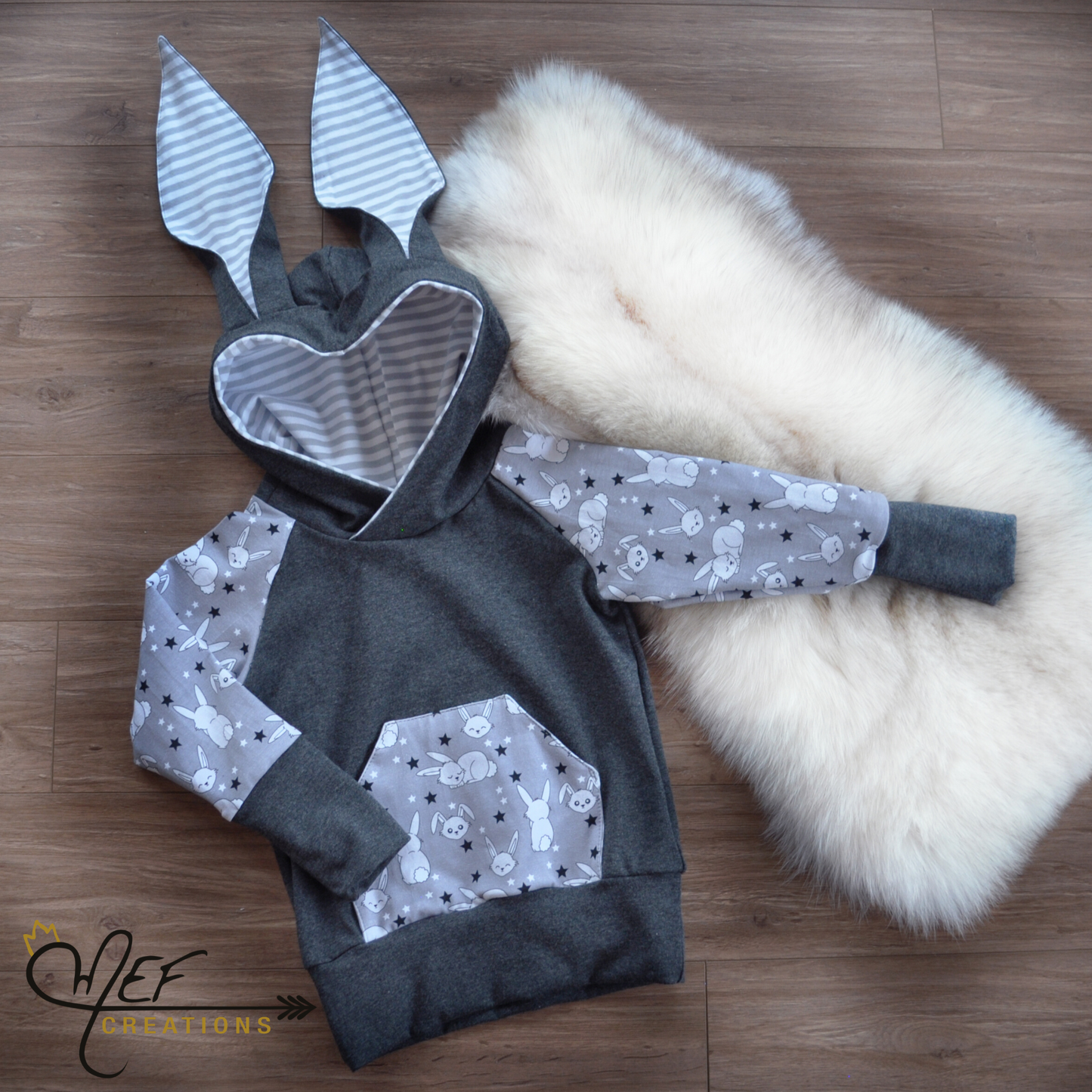 PRÊT-À-PARTIR, 3 à 12 mois, Hoodie lapin évolutif version grise unisexe pour Pâques, MOTIF EXCLUSIF MEF