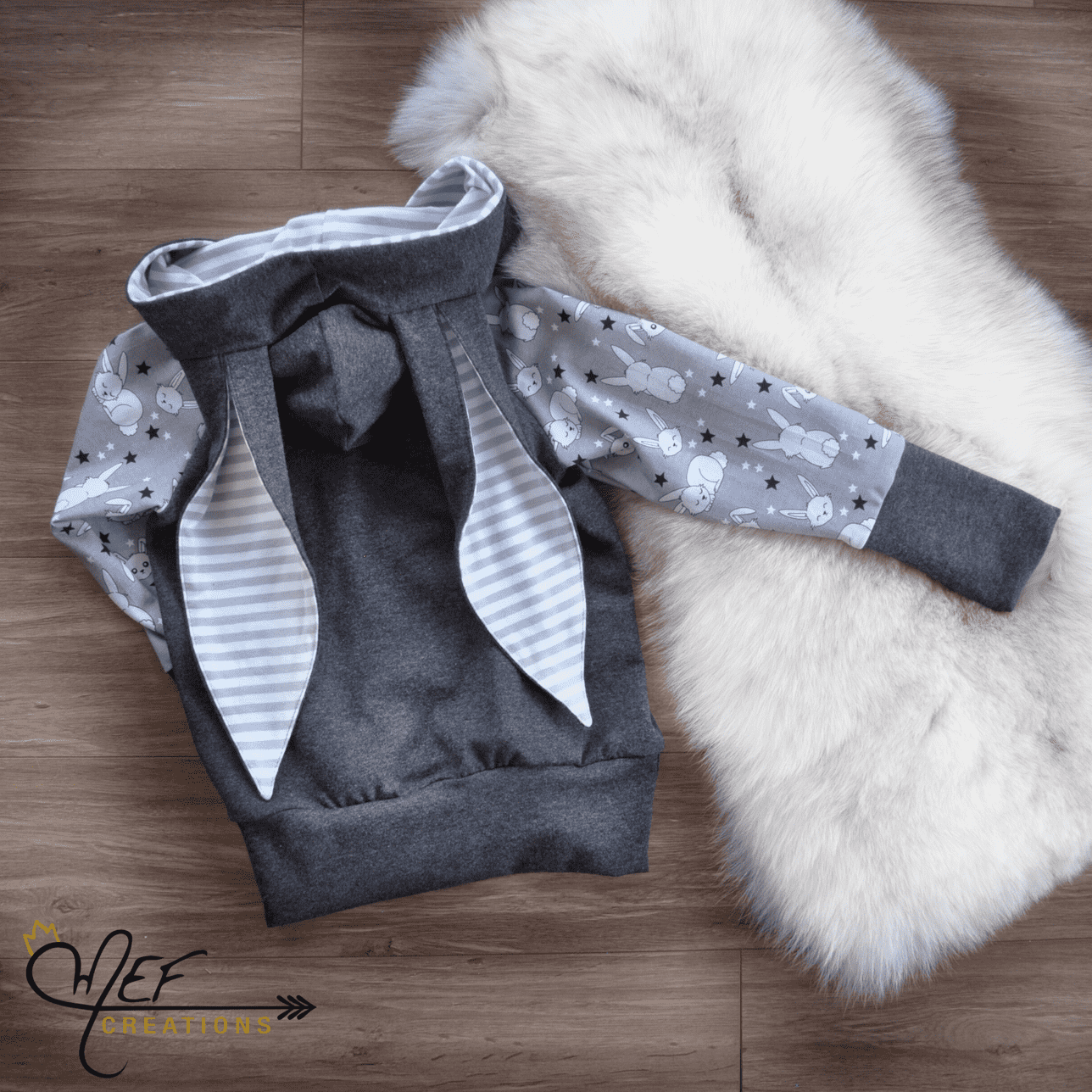 PRÊT-À-PARTIR, 3 à 12 mois, Hoodie lapin évolutif version grise unisexe pour Pâques, MOTIF EXCLUSIF MEF