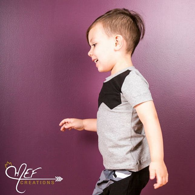 T-shirt bicolore asymétrique uni, manches courtes , empiècement et poche NOIR pour bébé et enfant